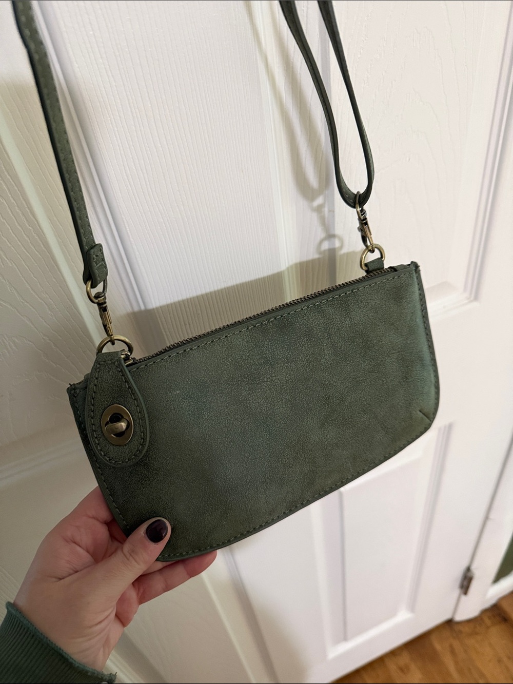 Classic Olive Crossbody Bag - Stylish Green Women's Purse